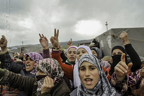 Беженки из Сирии в турецком лагере для беженцев. За 2 года вооружённого конфликта страну покинуло свыше 800 тысяч человек. Фото: FreedomHouse2/flickr.com