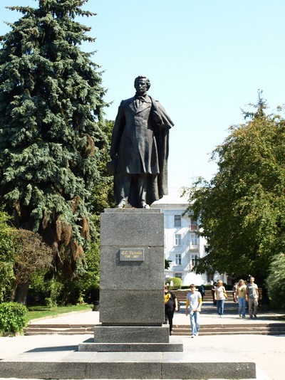 Памятник Пушкину А.С. Город Тернополь. Август 2009 год. Фото: Владимир Ясинский