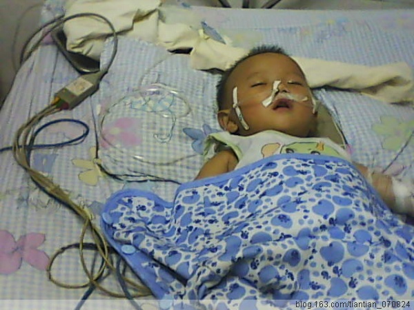 По официальным данным, в Китае от отравленного меламином молока умерло 6 детей, а всего пострадало 296 тыс. человек. Фото с epochtimes.com