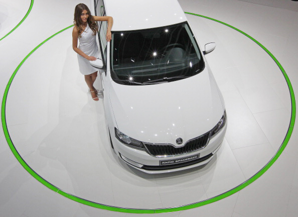 Skoda Rapid во время авто-шоу в центральной Германии 11 сентября 2013 года. Фото: DANIEL ROLAND/AFP/Getty Images