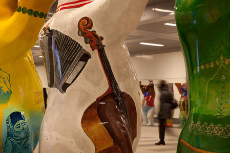 Выставка в Берлине художников стран-участниц ООН.'Музыкальный медведь'. Фотo: Jason Wang/The Epoch Times