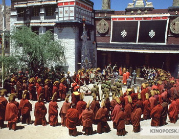 Кадр из фильма 'Семь лет в Тибете'. Фото с сайта kinopoisk.ru