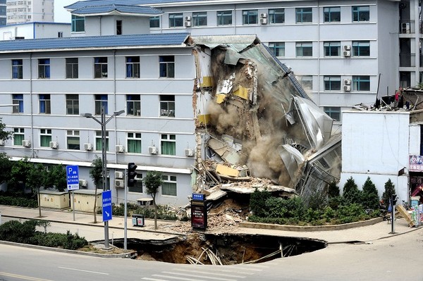 Разрушенная часть здания больницы. Провинция Шаньси. Фото с epochtimes.com