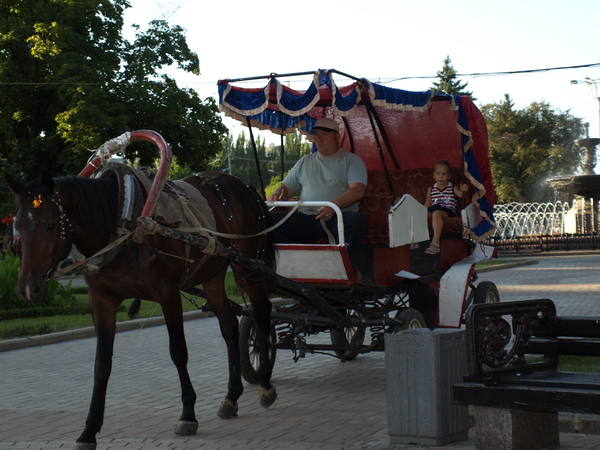 Последний месяц лета в Донецке. Фото: The Epoch Times 