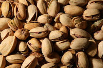 Небольшая горсть арахиса, грецких орехов, фундука или кедровых ядрышек содержит около 200 ккал и 15 г жира. 