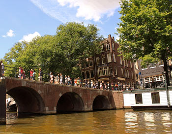 Амстердам с борта катера. Фото: Ирина Рудская/The Epoch Times