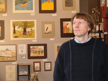 Александр Войцеховский на выставке своих картин в галерее “Forever Art” Фото: The Epoch Times