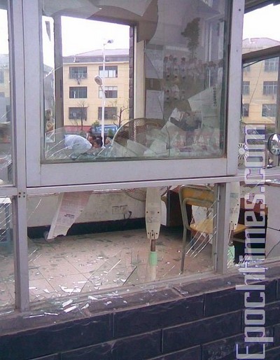 Фото с места событий. Забастовка рабочих на заводе мячей. Провинция Цзянси. Июнь 2010 год. Фото: The Epoch Times