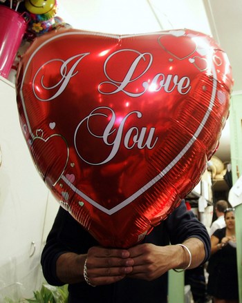День святого Валентина - День всех влюбленных. Фото: Sergio Dionisio/Getty Images