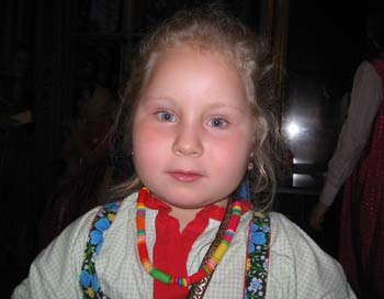 Самая юная певица, шестилетняя Лидия Григорьевна. Фото: Татьяна Серебрякова/The Epoch Times