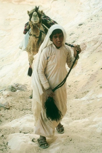 Бедуины в одежде паломников поднимаются на гору Синай. Фото предоставлено автором Bernd Kregel Epoch Times Deutschland