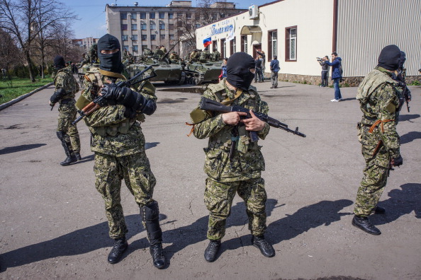 Пророссийские вооруженные бойцы в Славянске, 16 апреля 2014 года. Фото: Olga Engalycheva/Anadolu Agency/Getty Images