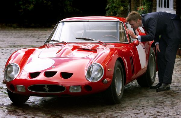 Ferrari 250 GTO 1963 года выставлена на аукцион. Фото: ADRIAN DENNIS/AFP/Getty Images