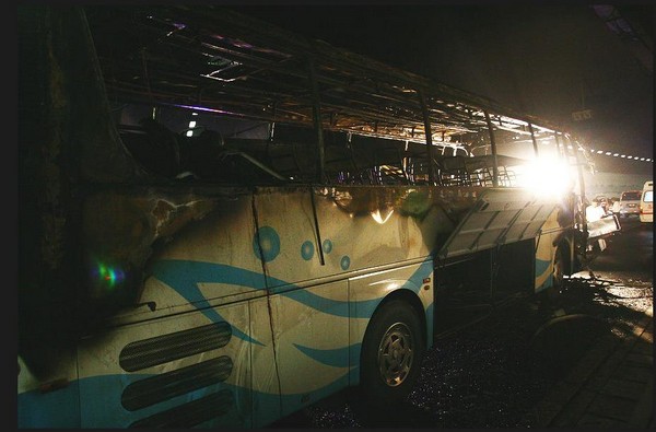 Сгоревший автобус. Фото с aboluowang.com
