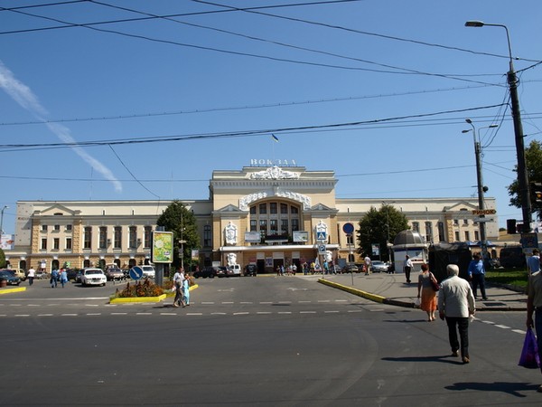 Железнодорожный вокзал. Город Тернополь. Август 2009 год. Фото: Владимир Ясинский 