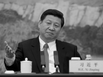 Новый лидер Китая Си Цзиньпин на встрече с группой иностранных экспертов в Доме народных собраний 5 декабря 2012 года. Пекин, КНР. Фото: Ed Jones-Pool/Getty images