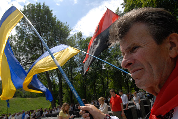 В Киеве стартовала международная акция посвященная почтению памяти жертв голода 1932-33 годов. 19 июня 2010 года. Фото: Владимир Бородин/The Epoch Times