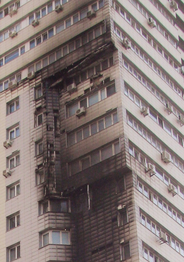 В Киеве горел 25-этажный жилой дом | Великая Эпоха