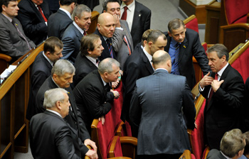 Регионалы меняют правила формирования коалиции в парламенте. Фото: SERGEI SUPINSKY/AFP/Getty Images