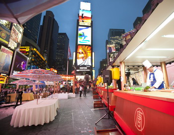 Место проведения конкурса на площади Таймс-сквер. Фото с сайта ru-enlightenment.org