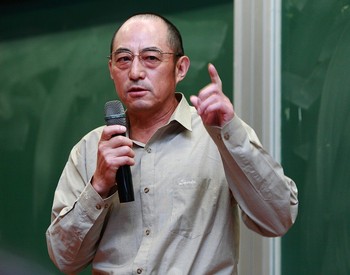 Бывший профессор права Пекинского университета Юань Хунбин. Фото: The Epoch Times 