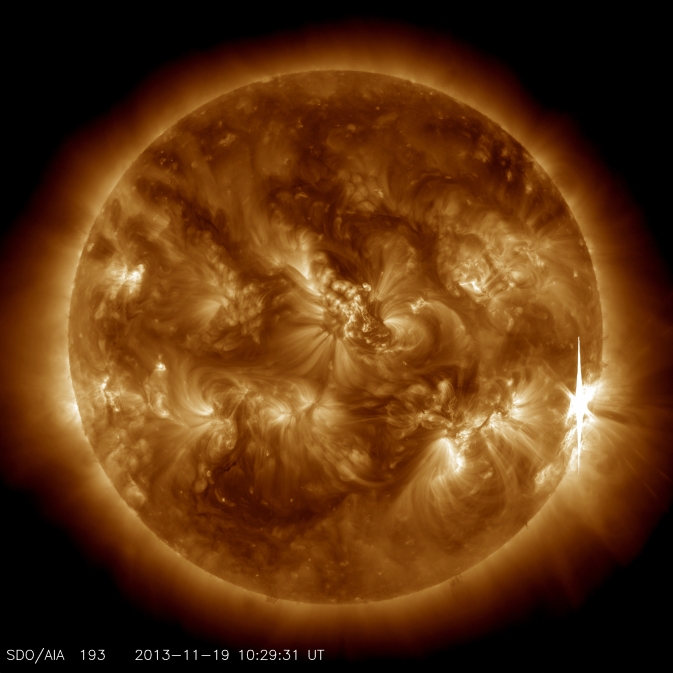 Вспышка на Солнце произошла 19 ноября. Фото: НАСА