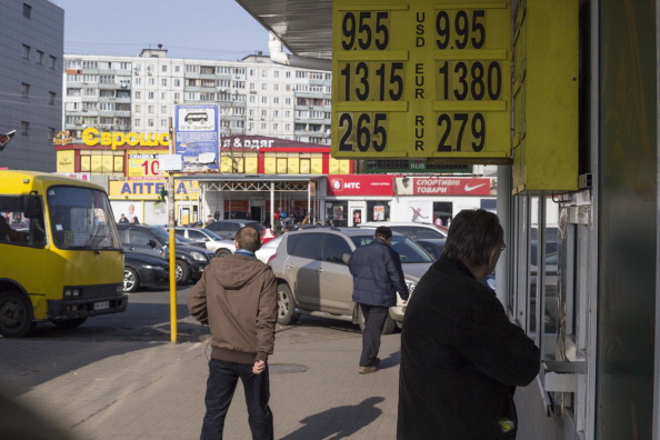 Курсы валют в Киеве 26 Февраля 2014 года. Фото: Vincent Mundy/Bloomberg via Getty Images