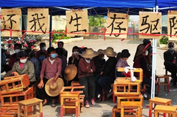 Крестьяне протестуют против выбросов химического завода. Март 2010 года. Провинция Гуандун. Фото: RFA