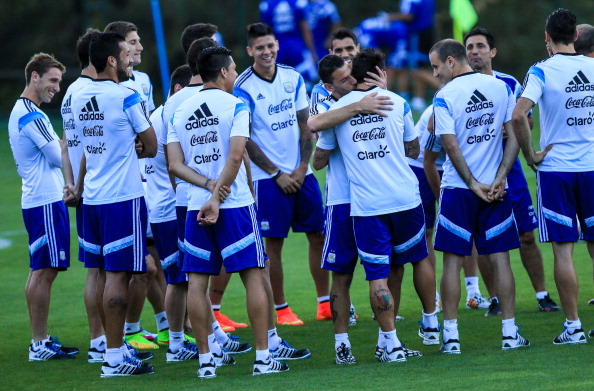 Игроки Аргентины тренируются в Веспансиано, Бразилия, готовясь к следующему матчу с Нидерландами. Фото: Netun Lima/Getty Images