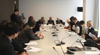 Конференция 3 декабря 2009 года в Национальном собрании, проведенная по инициативе Коалиции по расследованию преследований Фалуньгун. Фото: Великая Эпоха