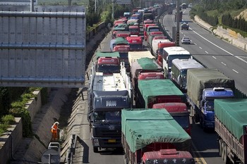 Автомобильная пробка в Китае на трассе Пекин-Тибет растянулась на более 260 км. Фото с kanzhongguo.com