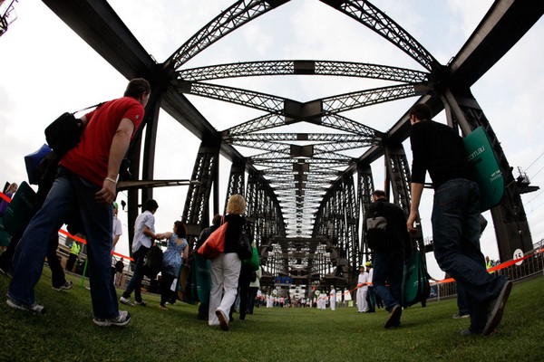 Пикник на мосту Харбор-бридж в Сиднее. Фото: Getty Images