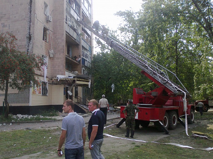 В девятиэтажном доме Харькова отслоилась стена в результате взрыва. Фото mediaport.ua