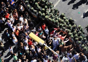 Фото с места событий. Город Урумчи. 3 сентября 2009 год. Фото: AFP 