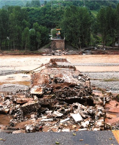 В провинции Хэнань рухнул мост. Фото с epochtimes.com