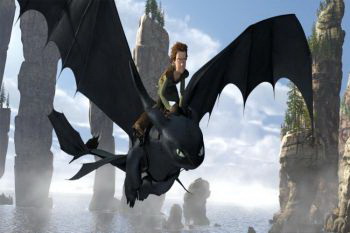 В картине «Как приручить дракона» Хиккап (Джей Барушель) подружился с Беззубым - раненой Ночной Фурией, самым редким драконом. (Фото предоставлено DreamWorks Animation)