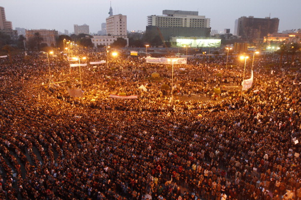 Граждане Египта массово вышли на улицы с требованиями отставки президента Хосни Мубарака. Фото:PETRAS MALUKAS/AFP/Getty Images