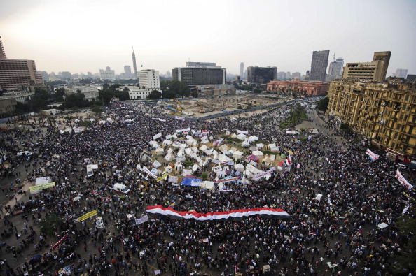 Десятки тысяч египтян участвуют в акции протеста против расширения полномочий президента. 27 ноября 2012 г. Фото: GIANLUIGI GUERCIA/AFP/Getty Images