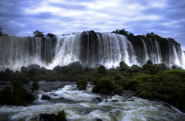 Водопад Игуасу — самый большой водопад на Земле. Фото: Tim Snell/flickr.com