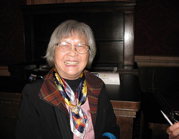 Г-жа Чжоу Вэньси, секретарь Ассоциации живописи и каллиграфии Северной Америки. Фото с сайта minghui.ca