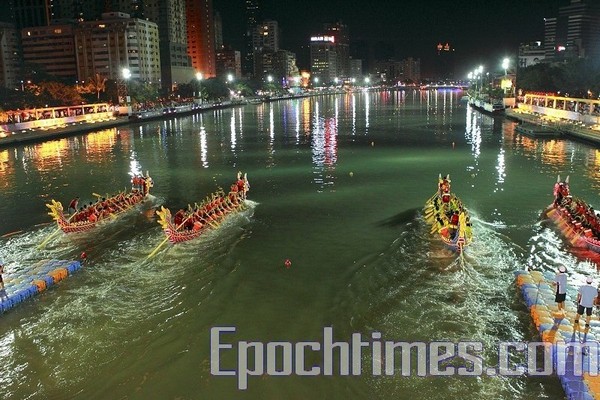 Праздник Дуань-у. Соревнования на лодках-драконах. Тайвань. 2010 год. Фото: The Epoch Times