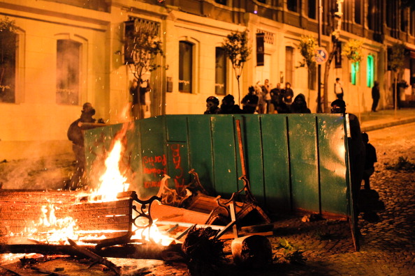 Беспорядки в Стамбуле, 3 июня 2013 г. Украинцев попросили воздержаться от поездки на отдых в Турцию. Фото: GURCAN OZTURK/AFP/Getty Images