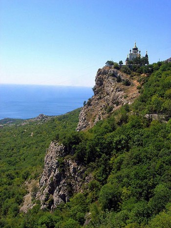 Горы Украины: «парящий под облаками» храм — Форосская церковь, Крым. Фото: Алла Лавриненко/The Epoch Times