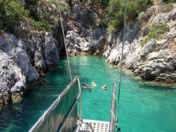 Круизный гулет - время для купания. Фото: Мириза Льюк