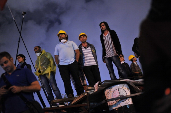 Демонстранты на территории парка Таксим. Фото: OZAN KOSE/AFP/Getty Images