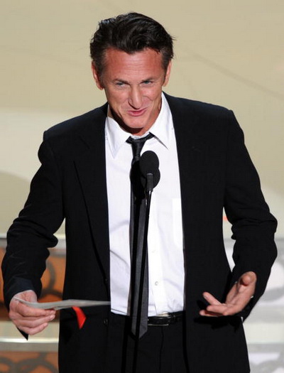 Фотообзор. 82-я церемония вручения наград Киноакадемии США «Оскар». 7 марта 2010. Актер Шон Пенн. Фото: GABRIEL BOUYS/AFP/Getty Images