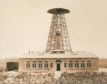 Башня Уондерклифф — станция, построенная по заказу Теслы для беспроводной передачи энергии и информации в любую точку Земли.