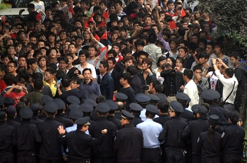 В Китае проходят антияпонские акции протеста. 18 октября 2010 год. Фото: AFP