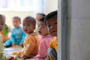 Воспитанники детского дома, который поддерживает Детский фонд ООН в КНДР. Фото: Давид Охана/ООН