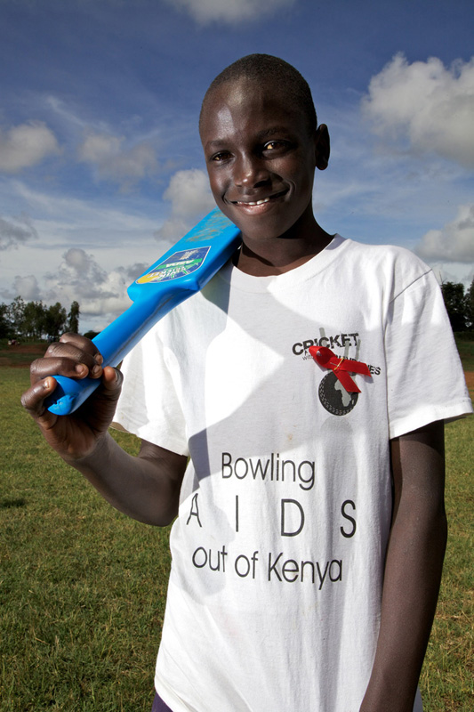 Кенийский сирота — участник информационной кампании по борьбе со СПИДом, 25 ноября 2011 года. Фото: Getty Images для ICC